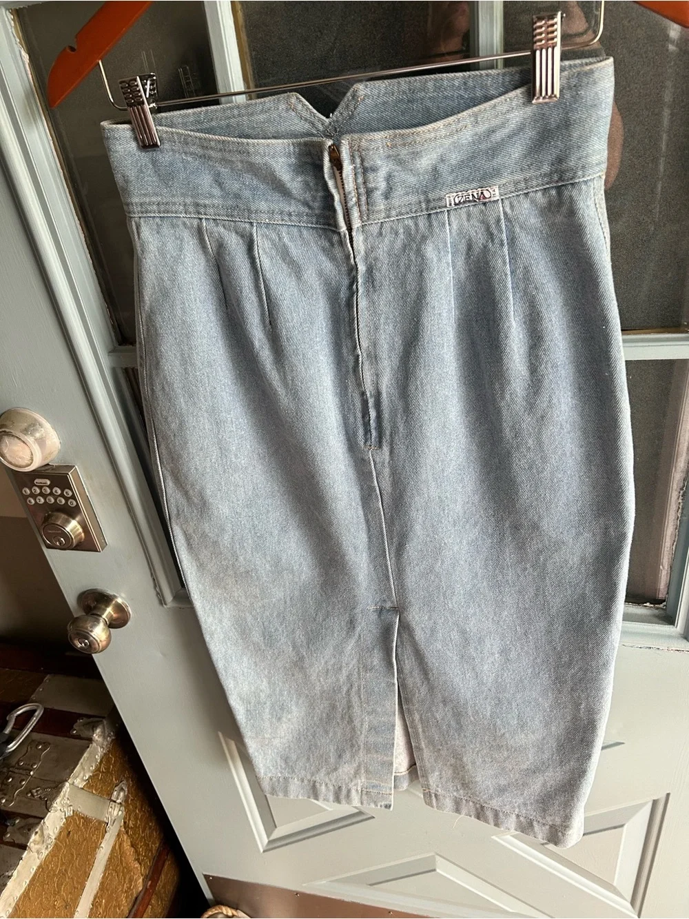 Vintage High Waisted V Drop Waist Light Wash Denim Slit Black Pencil Skirt USA M
